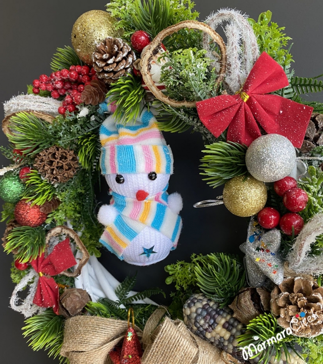 Colorful Snowman New Year Welcome Wreath